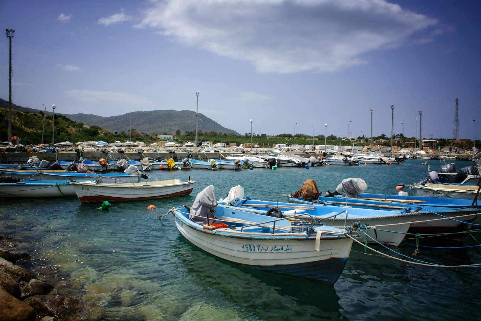 Le port de Béjaïa et ses bateaux