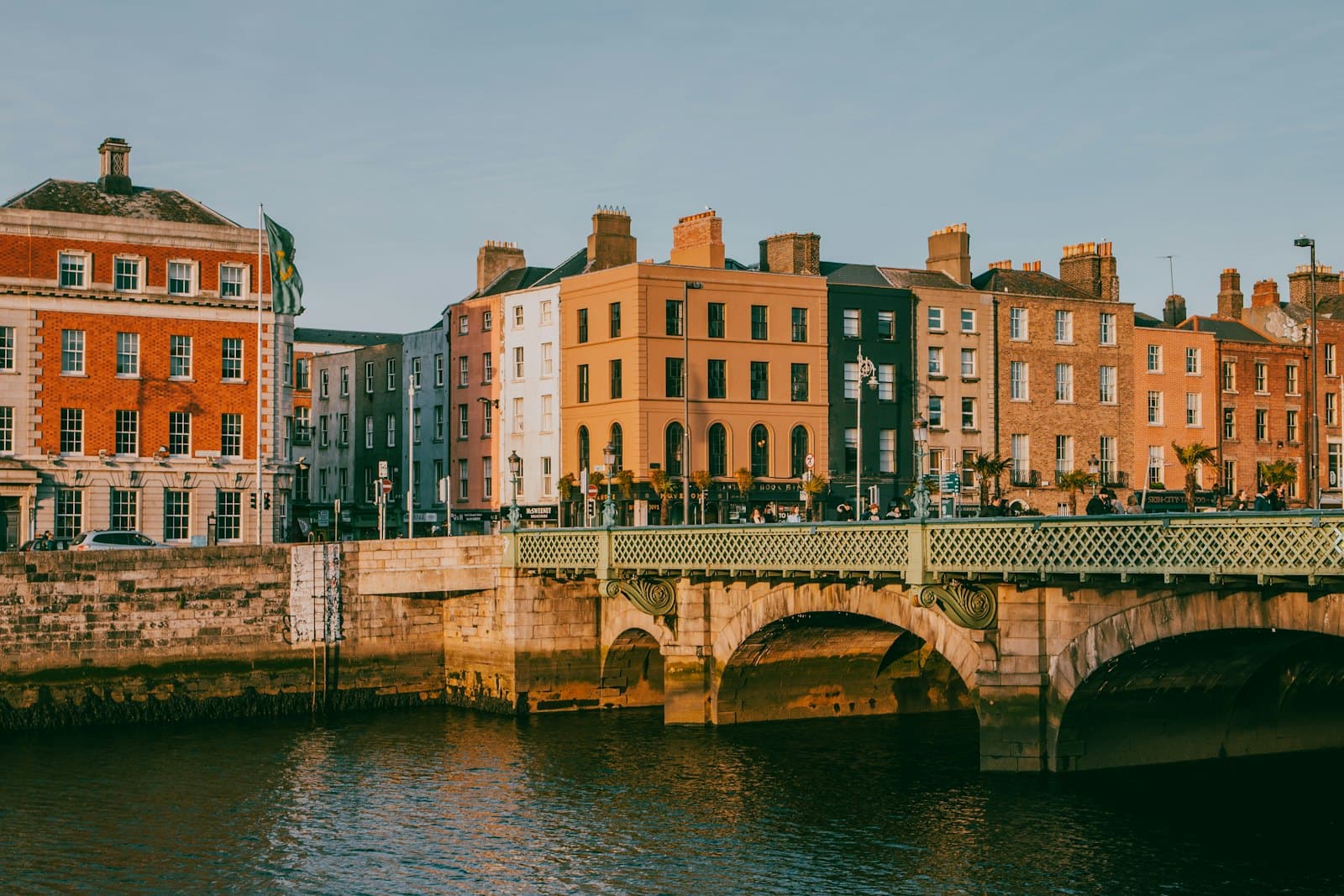 Façades colorées au bord de la Liffey à Dublin